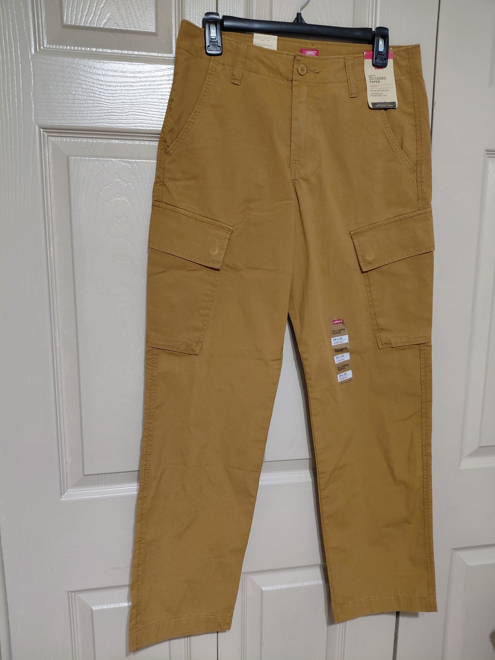 Levi's Women's Cargo Pants in Khaki